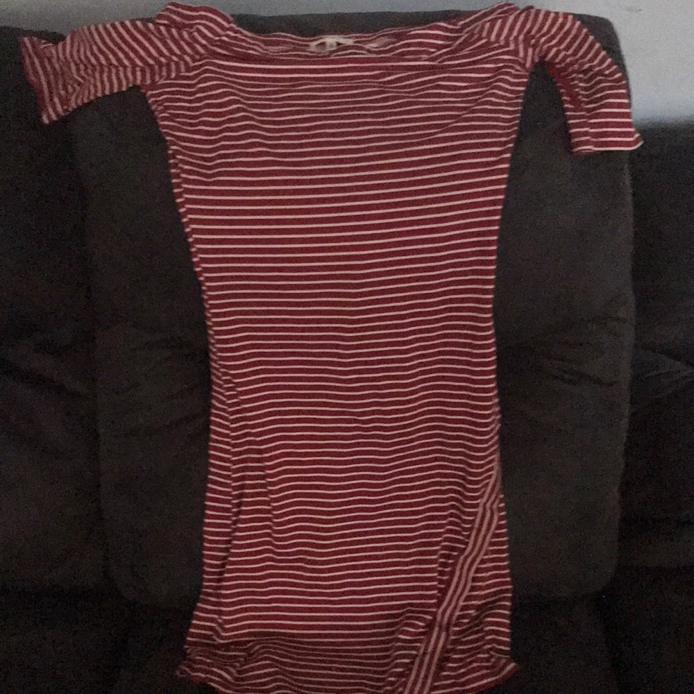I’m selling a dress it’s a medium for kids